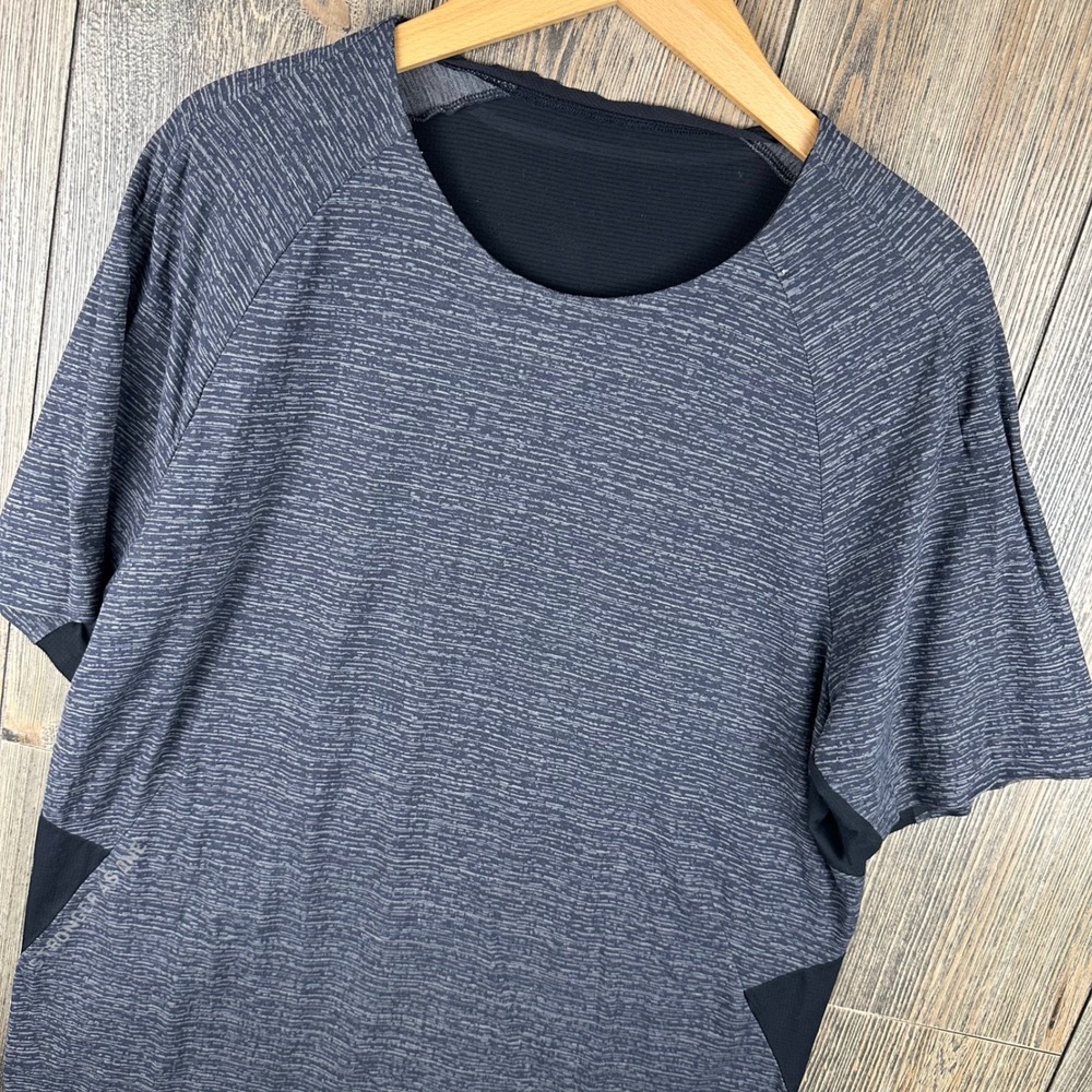 Lululemon x Barry's Stronger As One Training Shirt Mens Medium Grey Black